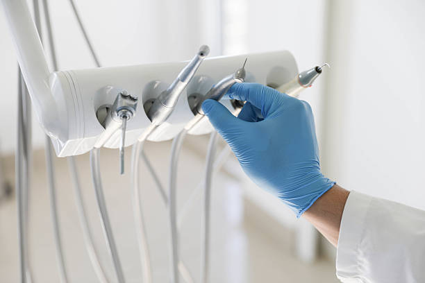 Professional Tooth Extraction technician working in Thornton, IL